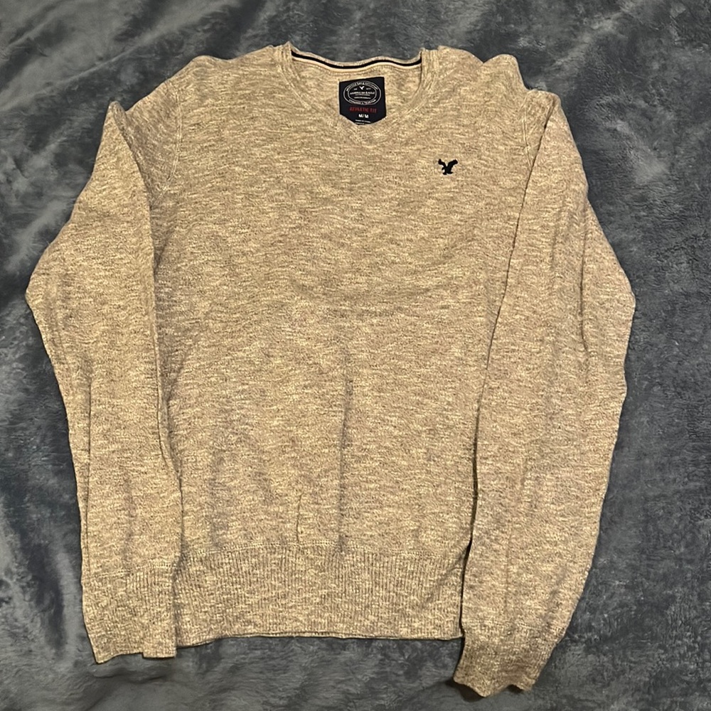 EUC American Eagle V Neck Lightweight Sweater size Medium